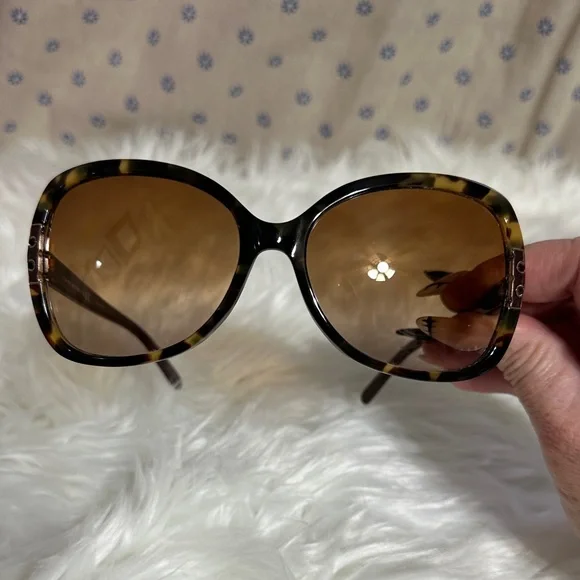 Tory Burch Tortoise Sunglasses - Picture 4 of 5